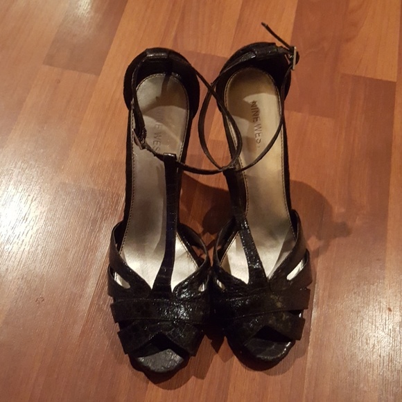 Nine West Shoes - NINE WEST BLACK EUC FAUX SNAKE PRINT T-STRAP SANDALS